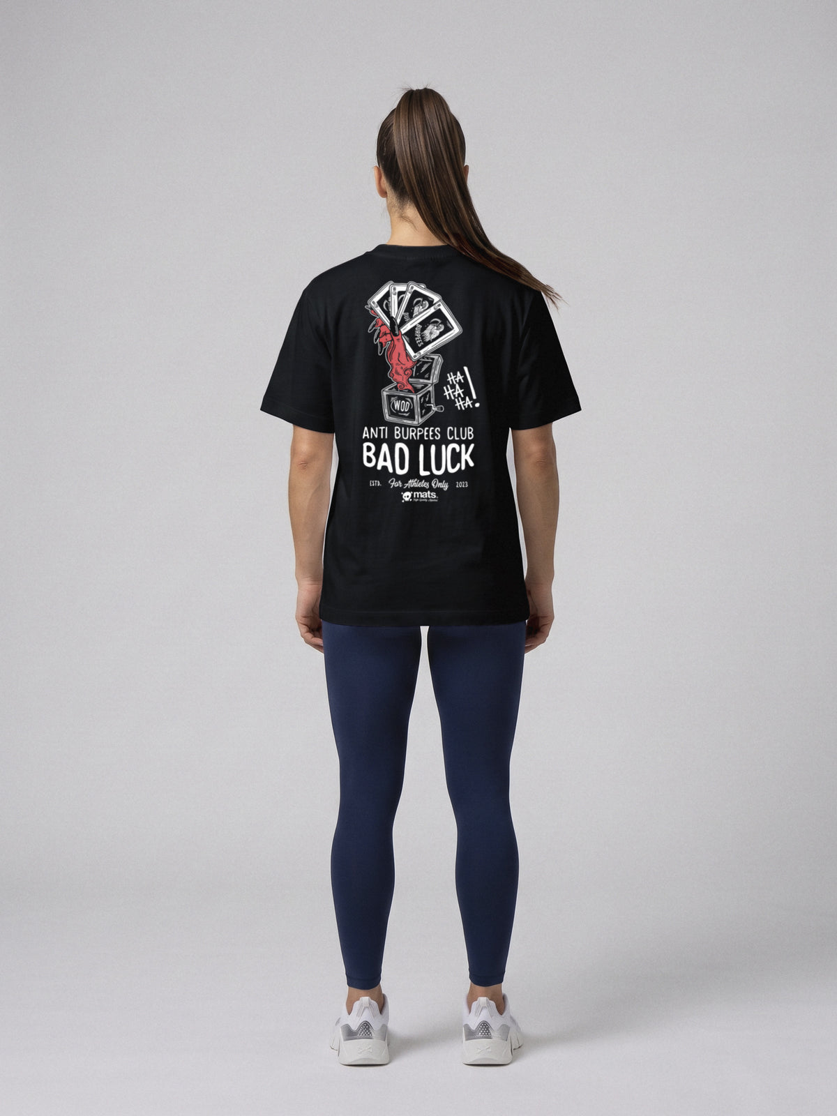Anti Burpees Club - Bad Luck - Oversize · Negro · modelo chica · espalda