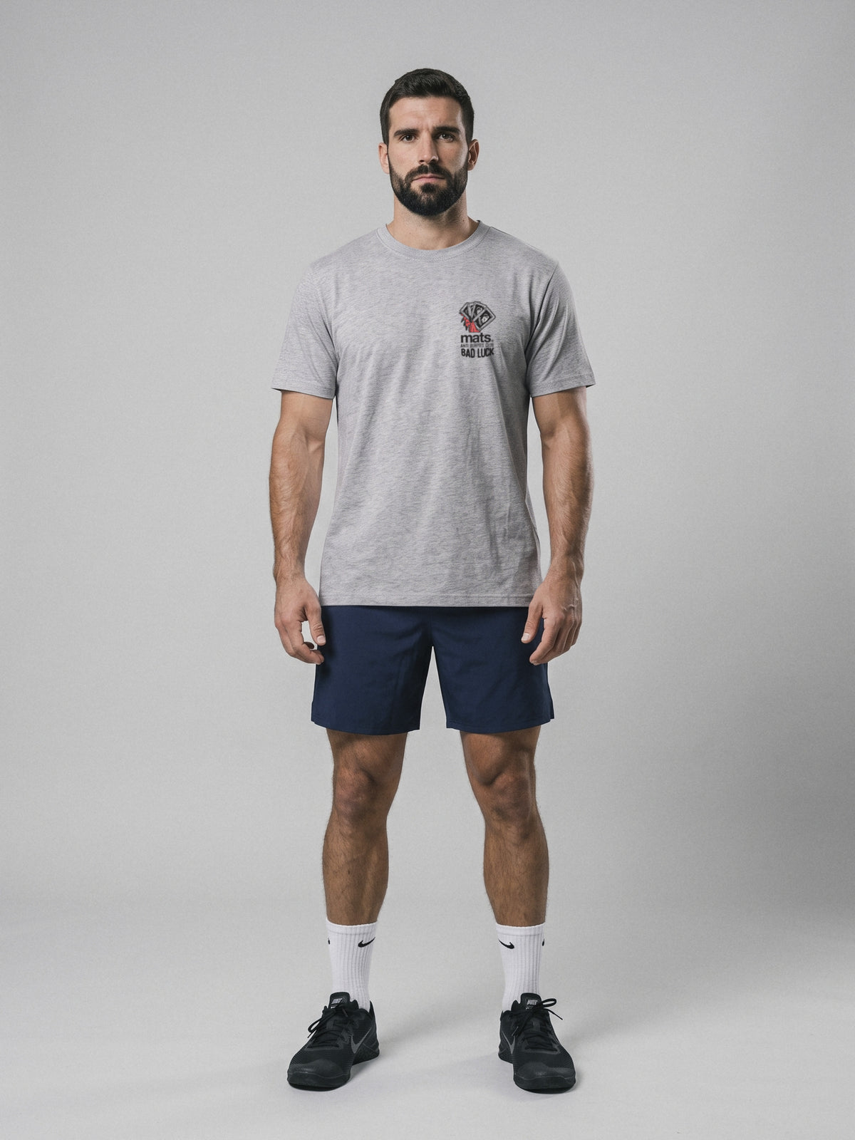 Anti Burpees Club - Bad Luck - Regular Fit · Gris · modelo chico · frente