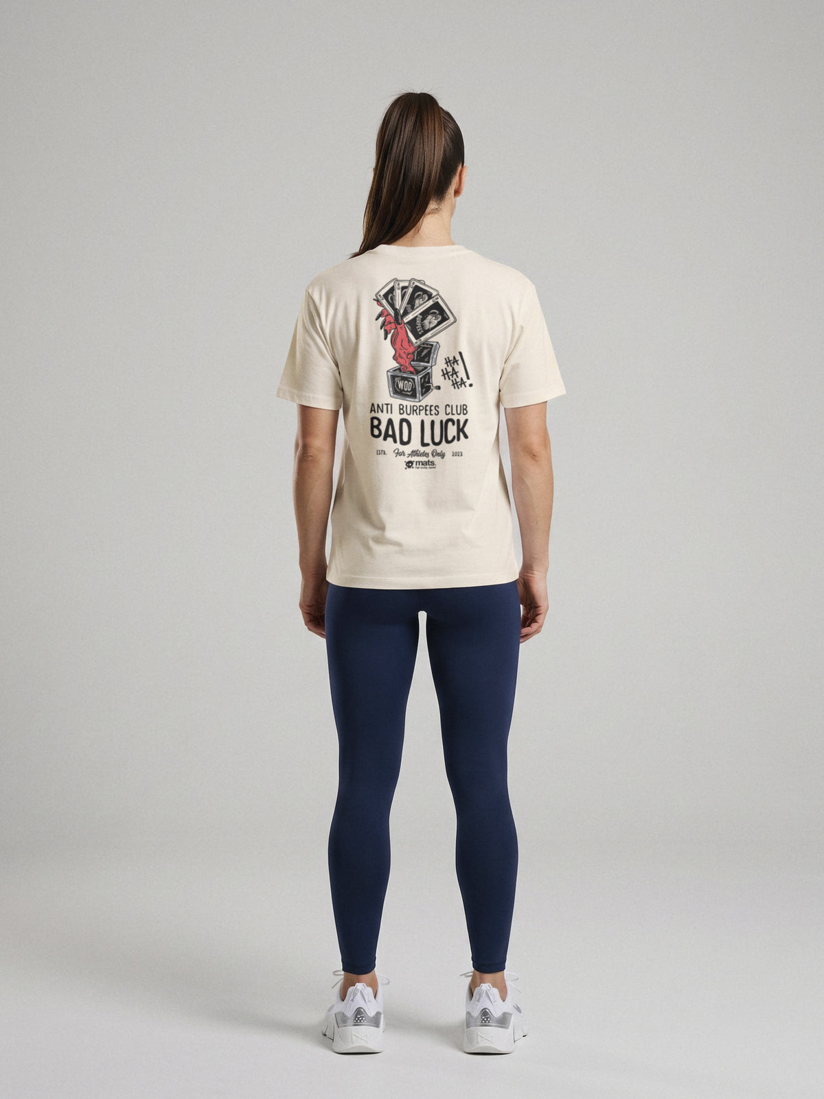 Anti Burpees Club - Bad Luck - Regular Fit · Natural · modelo chica · espalda