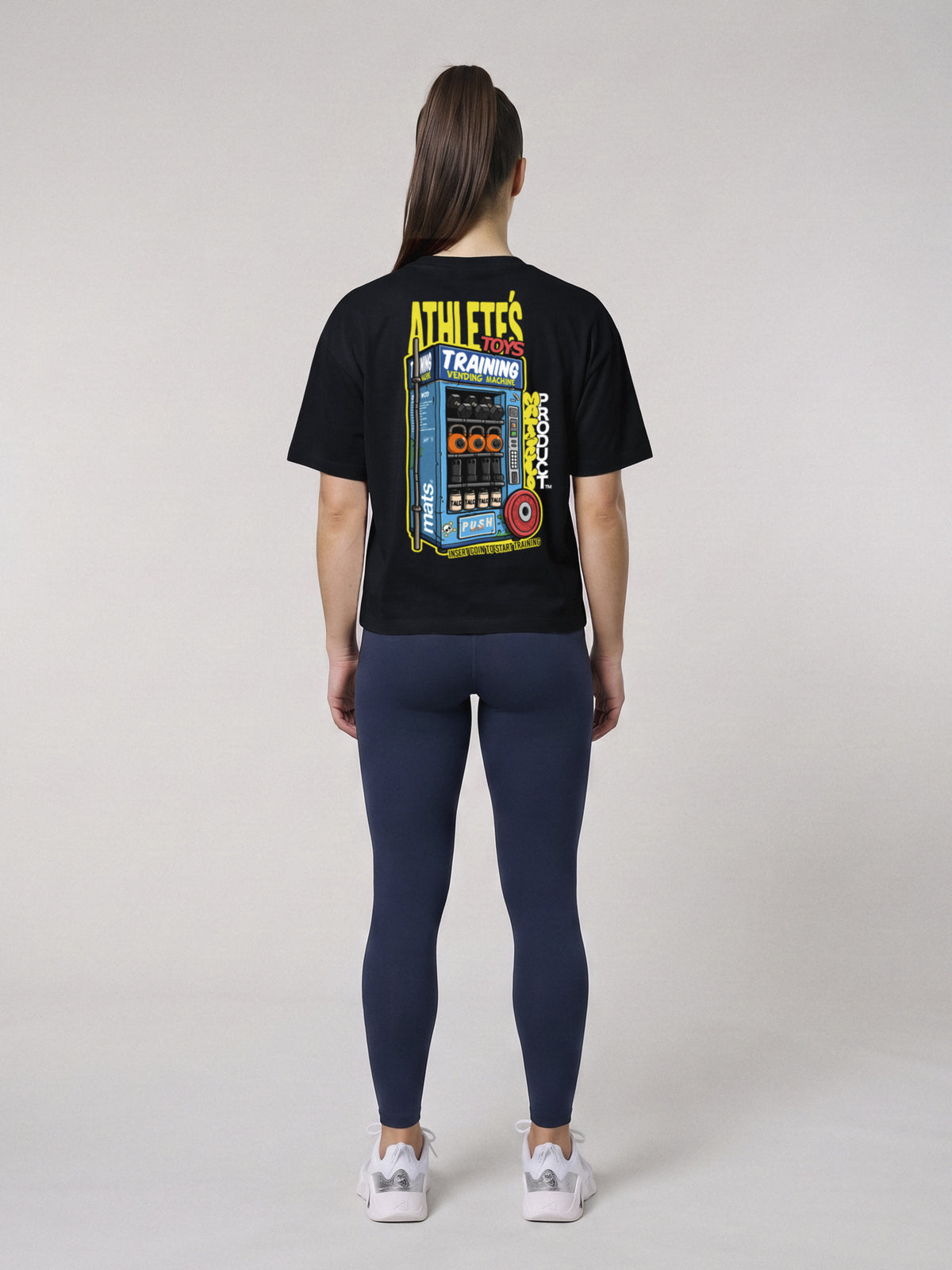 Athlete's Toys - Boxy Fit · Negro · modelo chica · espalda