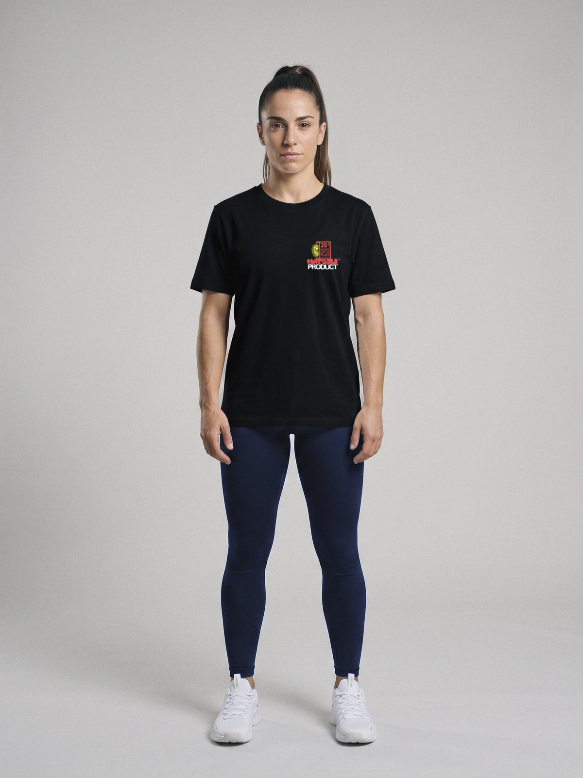 Athlete's Toys - Regular Fit · Negro · modelo chica · frente