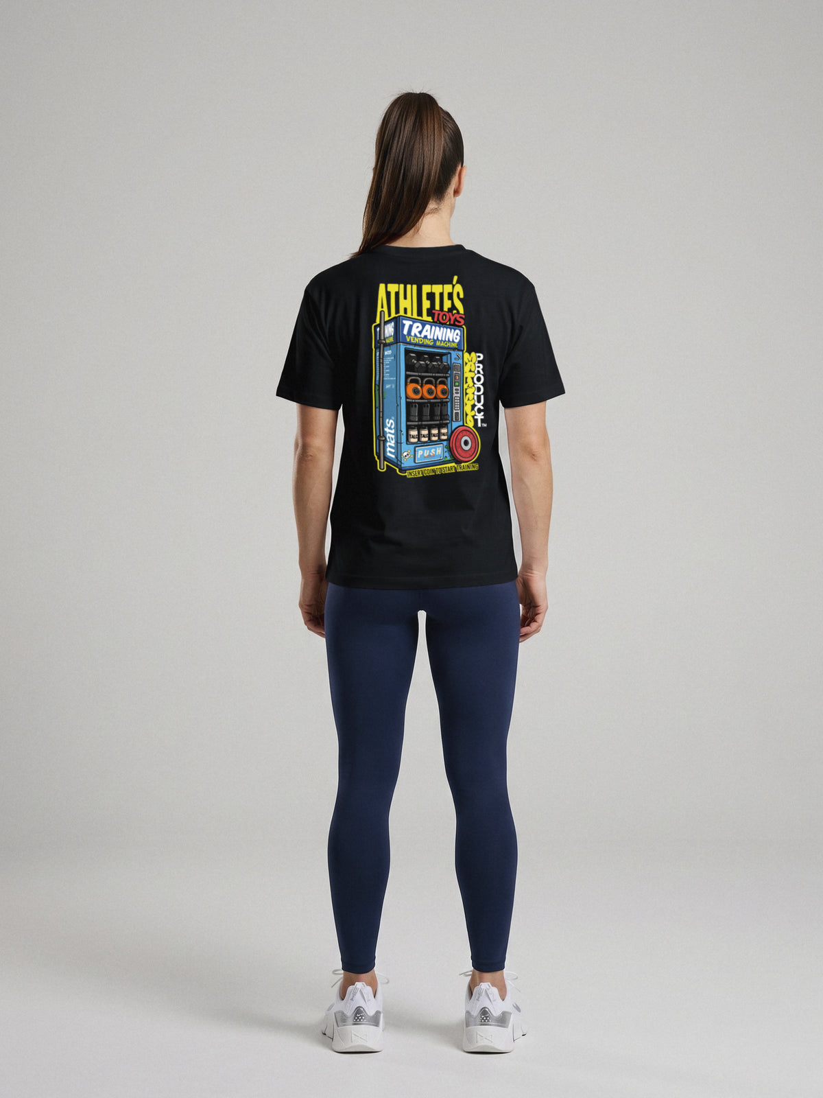 Athlete's Toys - Regular Fit · Negro · modelo chica · espalda