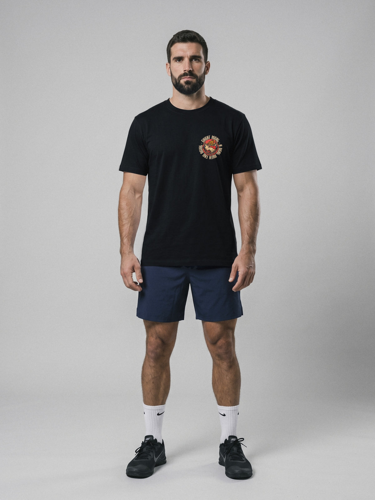 Cheat Meal - Regular Fit · Negro · modelo chico · frente