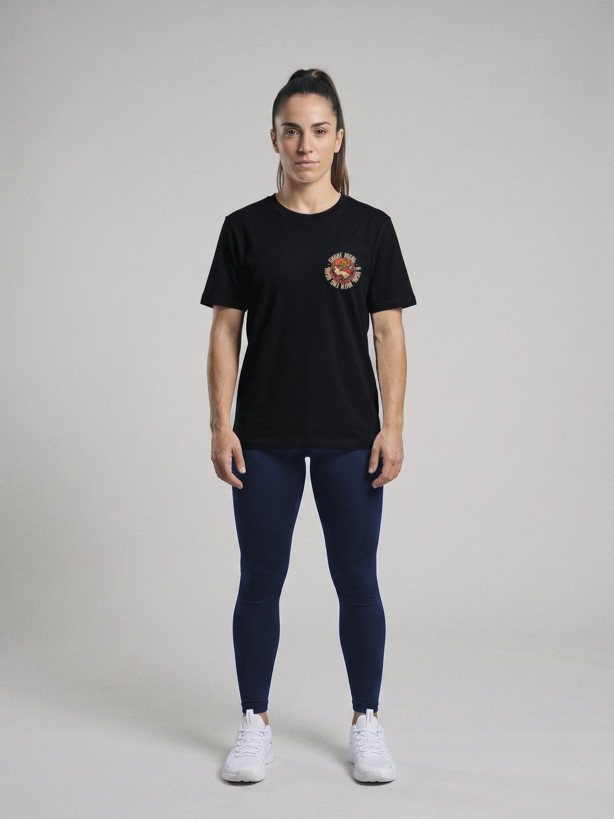 Cheat Meal - Regular Fit · Negro · modelo chica · frente