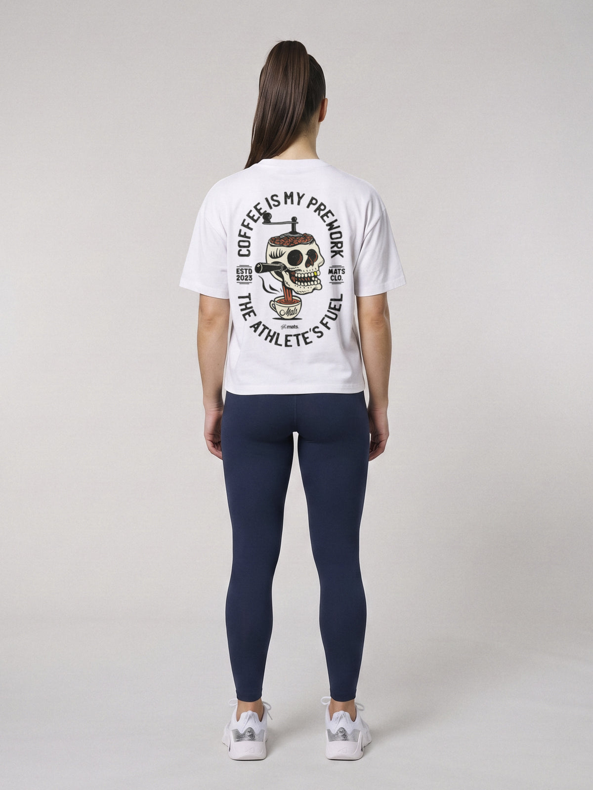 Coffee Is My Prework - Boxy Fit · Blanco · modelo chica · espalda