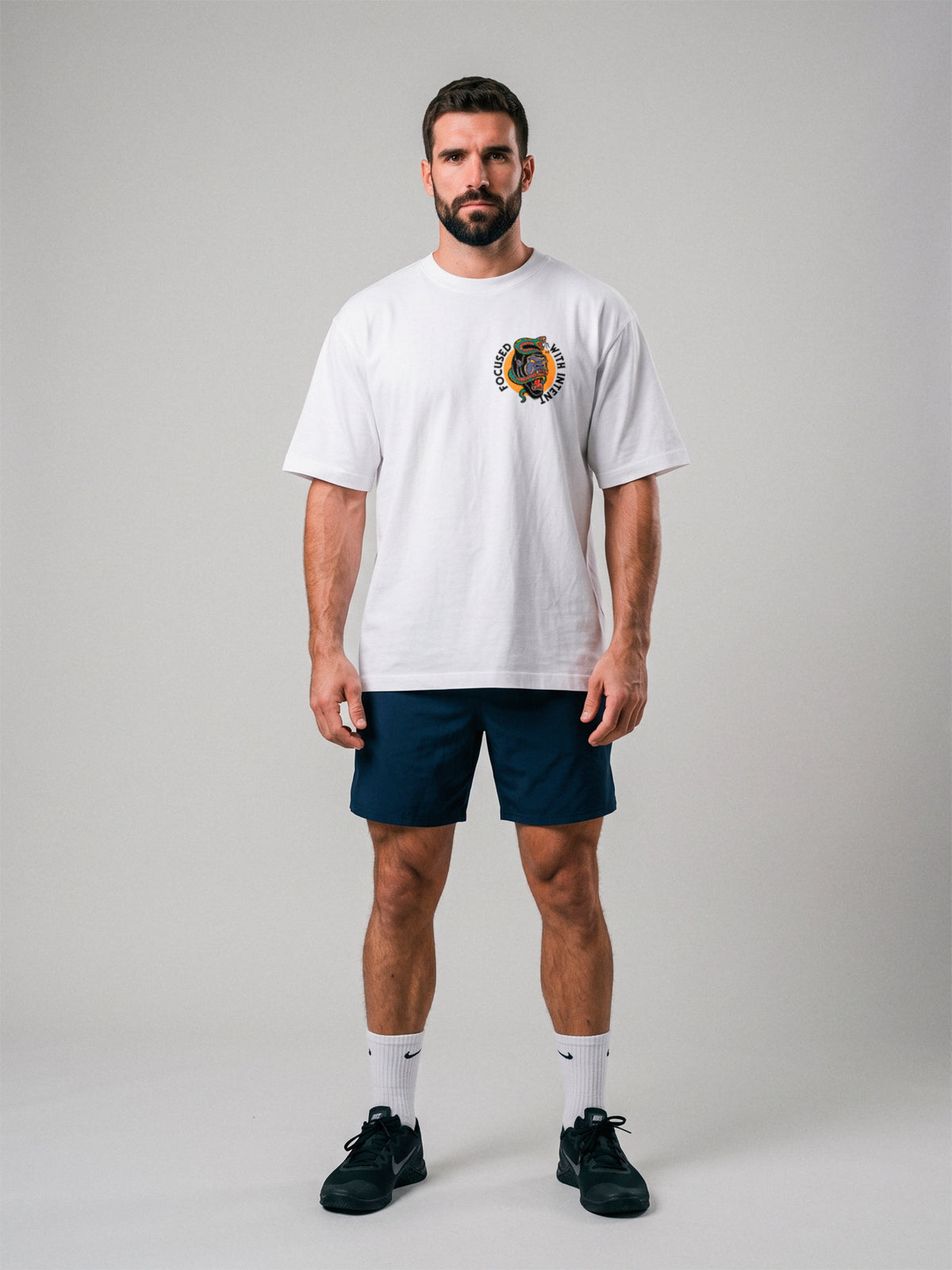 Focused With Intent - Oversize · Blanco · modelo chico · frente