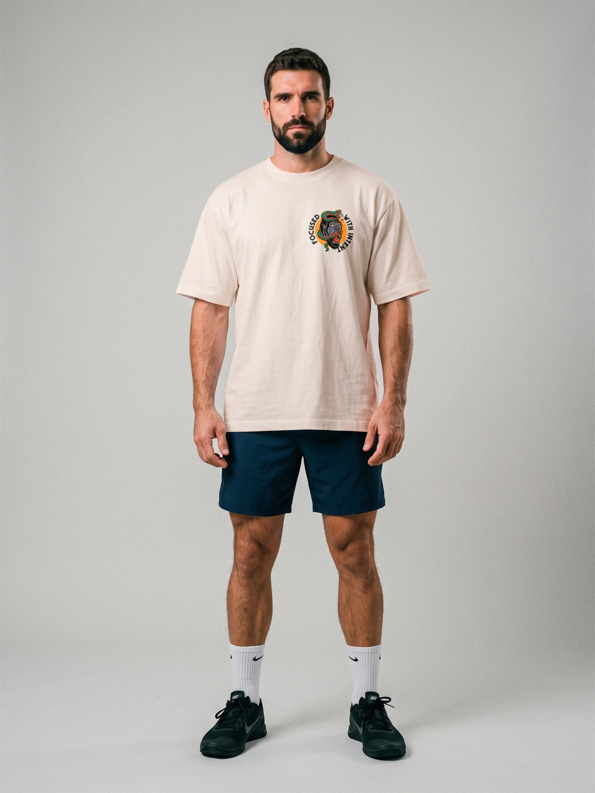 Focused With Intent - Oversize · Natural · modelo chico · frente