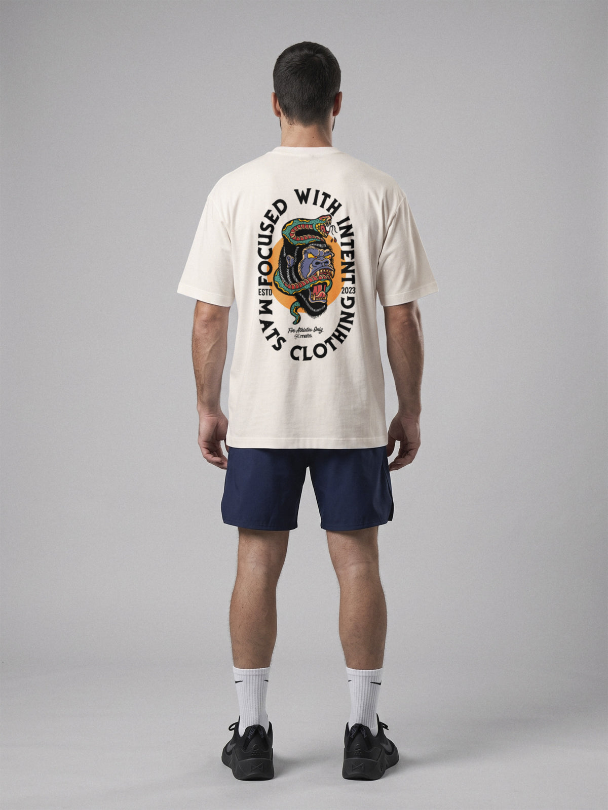 Focused With Intent - Oversize · Natural · modelo chico · espalda