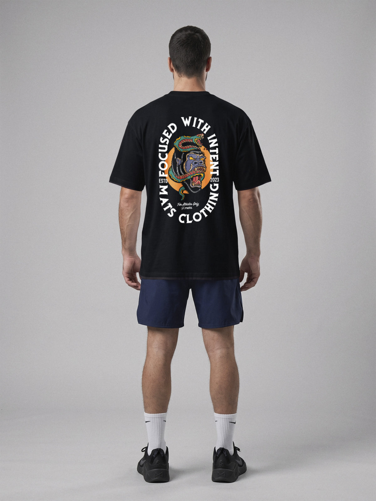 Focused With Intent - Oversize · Negro · modelo chico · espalda