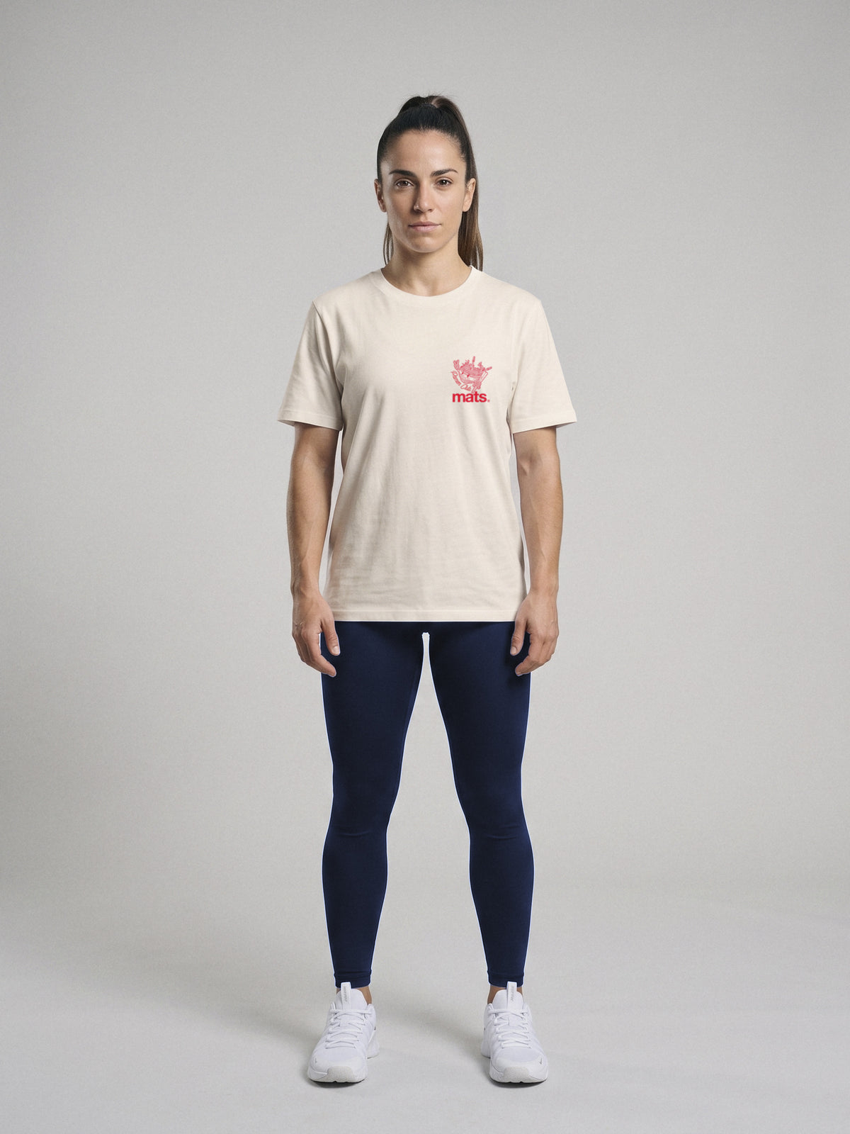 Iron Ramen Club - Regular Fit · Natural · modelo chica · frente