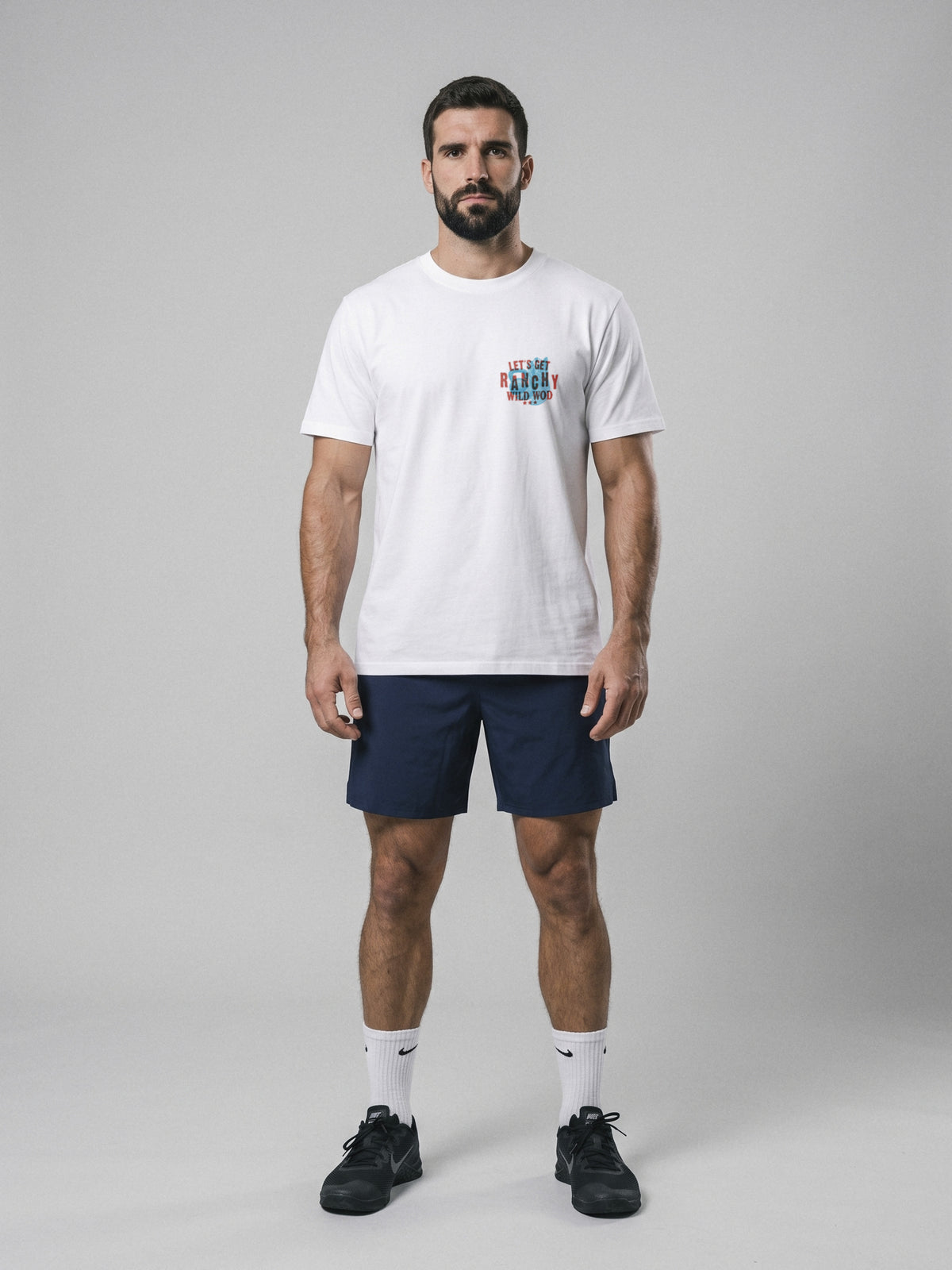 Let´s Get Ranchy - Regular Fit · Blanco · modelo chico · frente