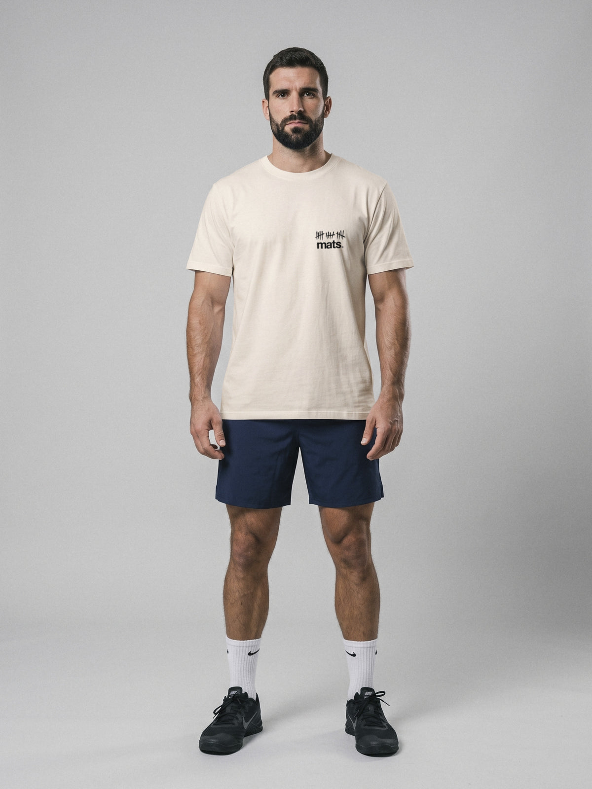Mats - Authentic - Regular Fit · Natural · modelo chico · frente
