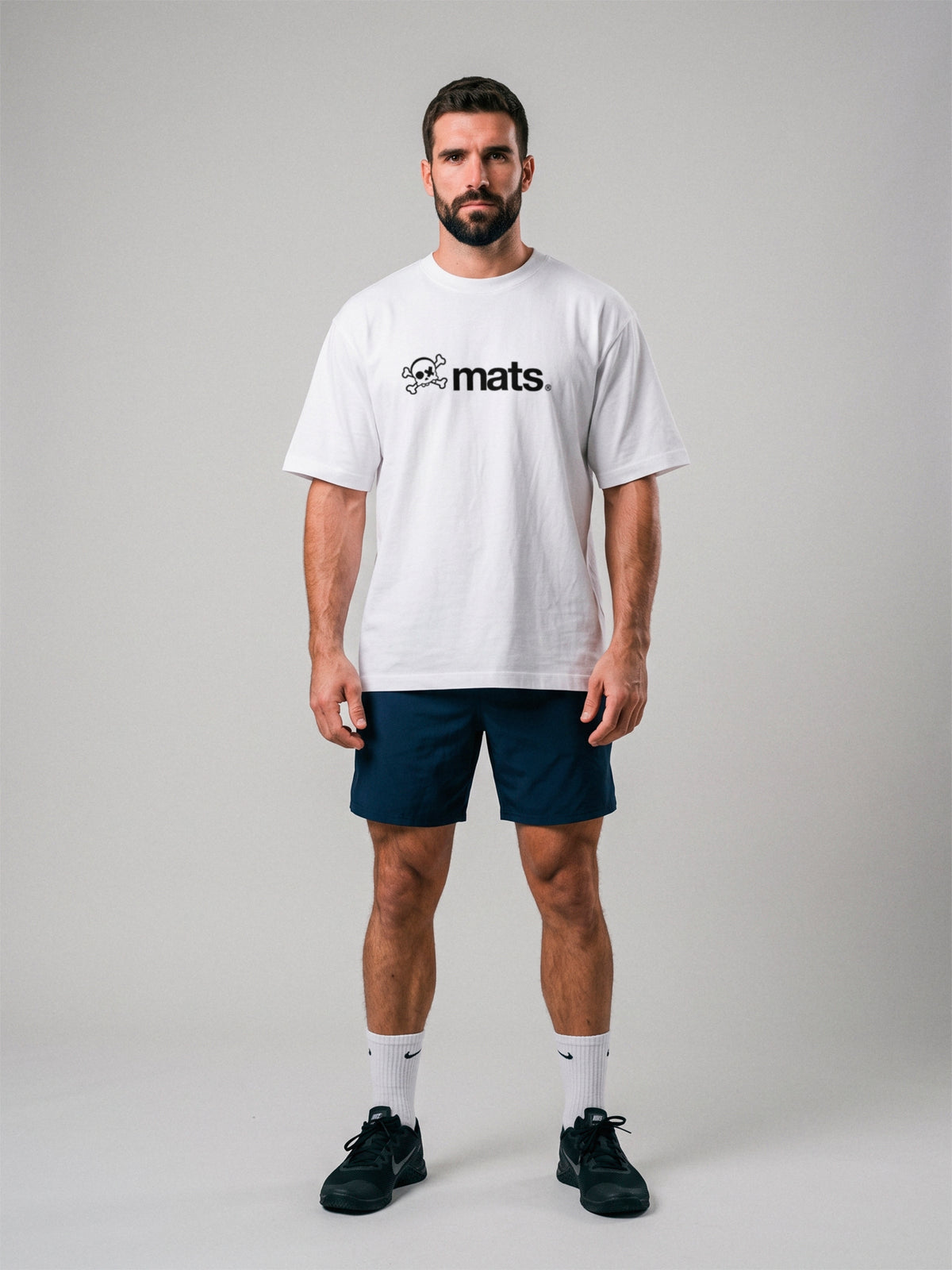 Mats Logo - Oversize · Blanco · modelo chico · frente