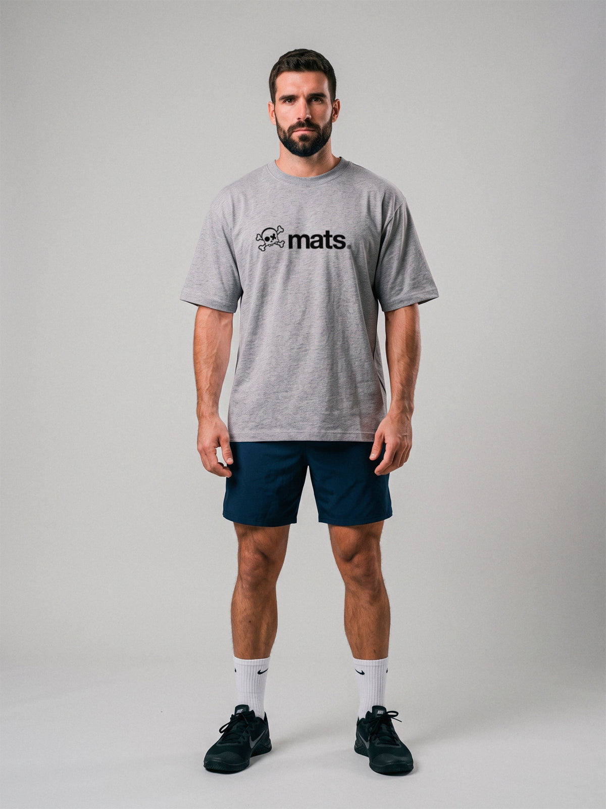 Mats Logo - Oversize · Gris · modelo chico · frente