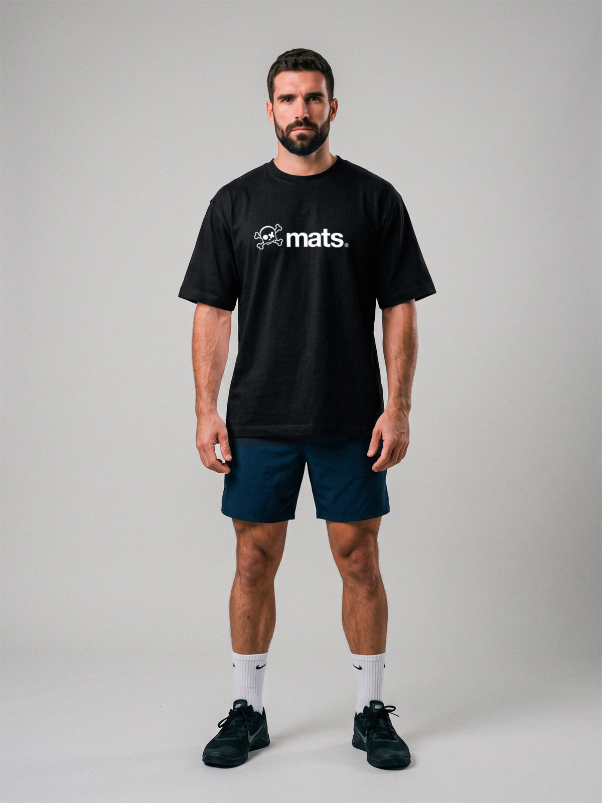 Mats Logo - Oversize · Negro · modelo chico · frente