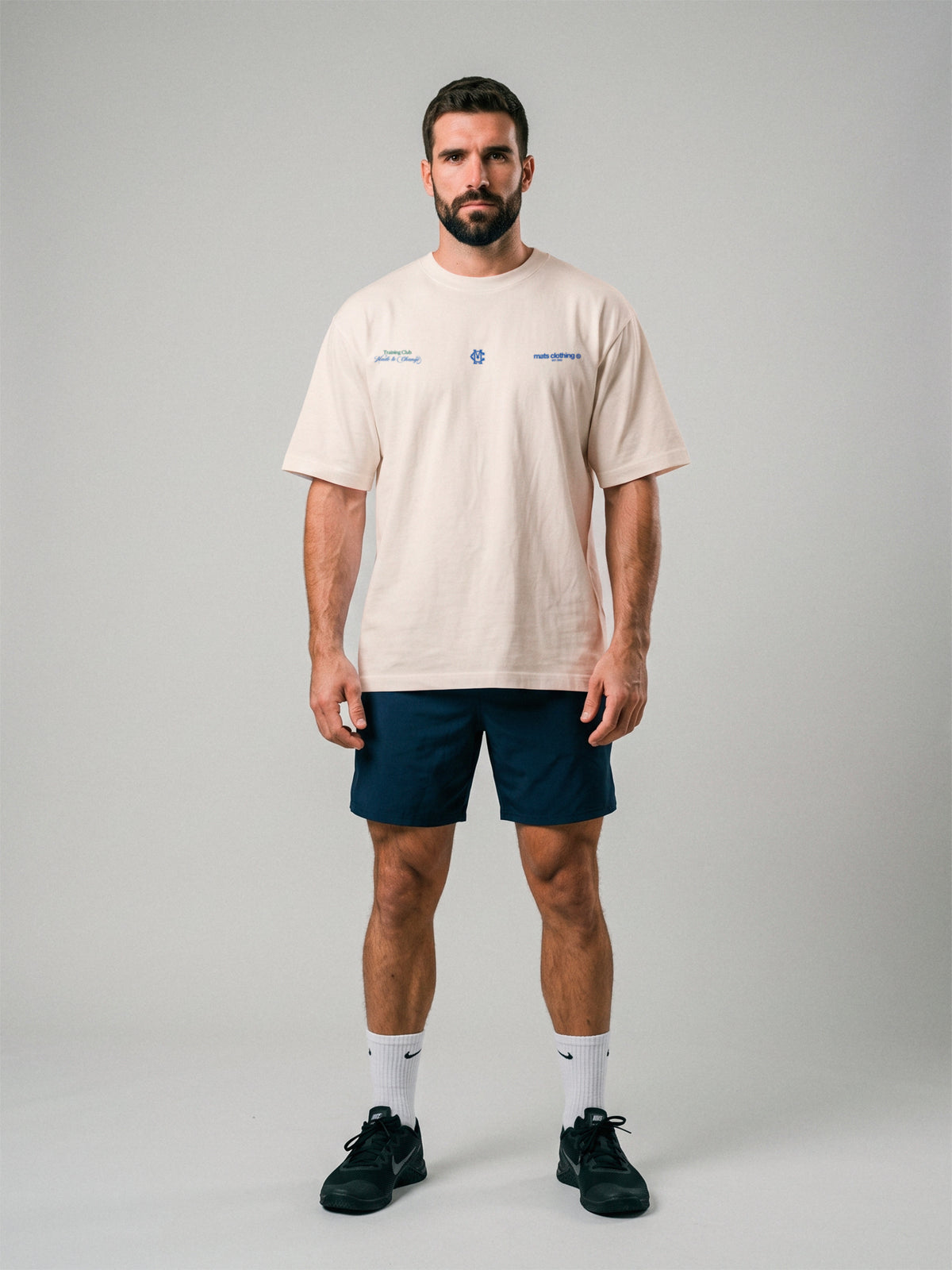 Mats Training Club - Oversize · Natural · modelo chico · frente