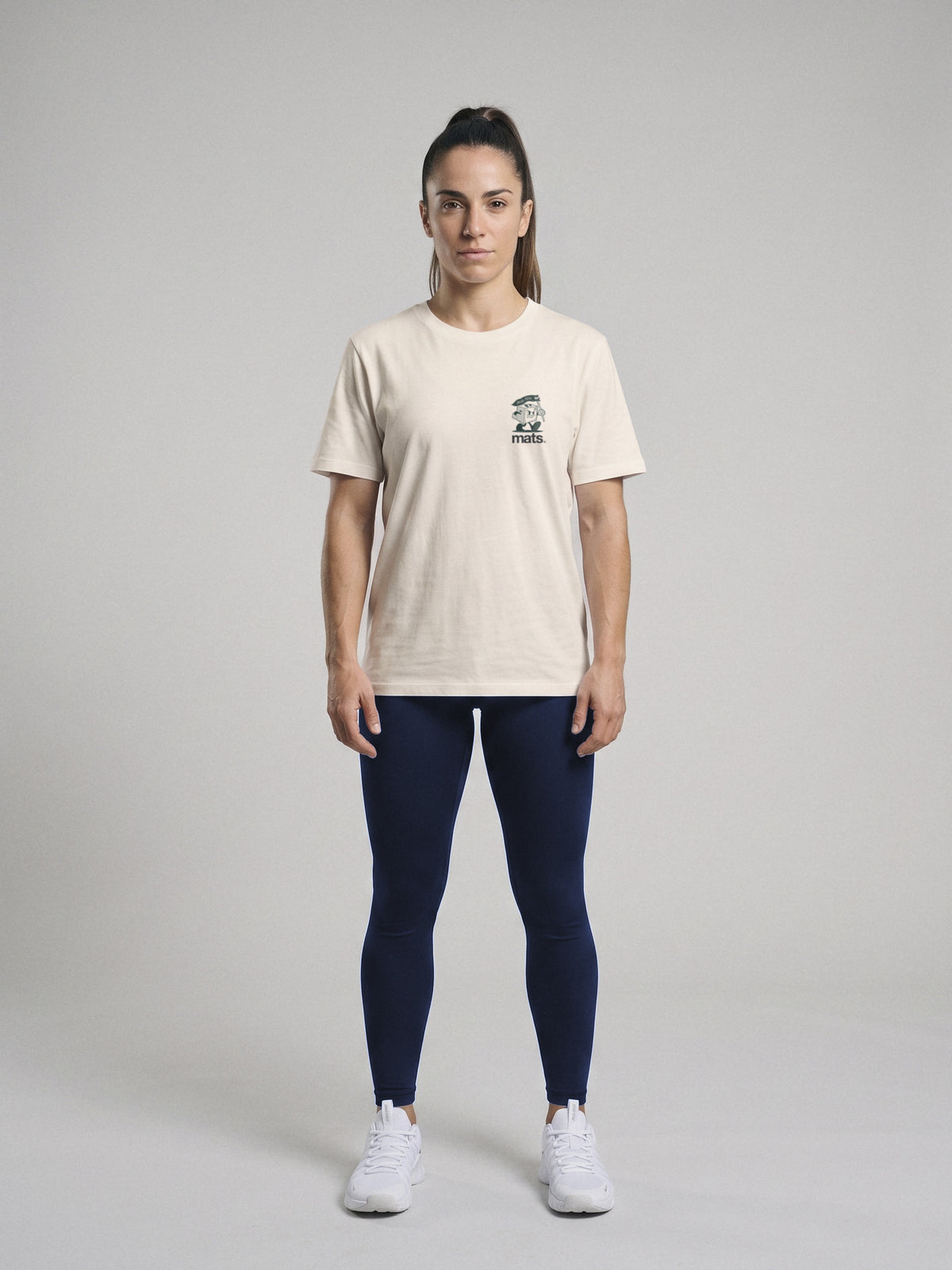 Mr Box Is In The House - Regular Fit · Natural · modelo chica · frente
