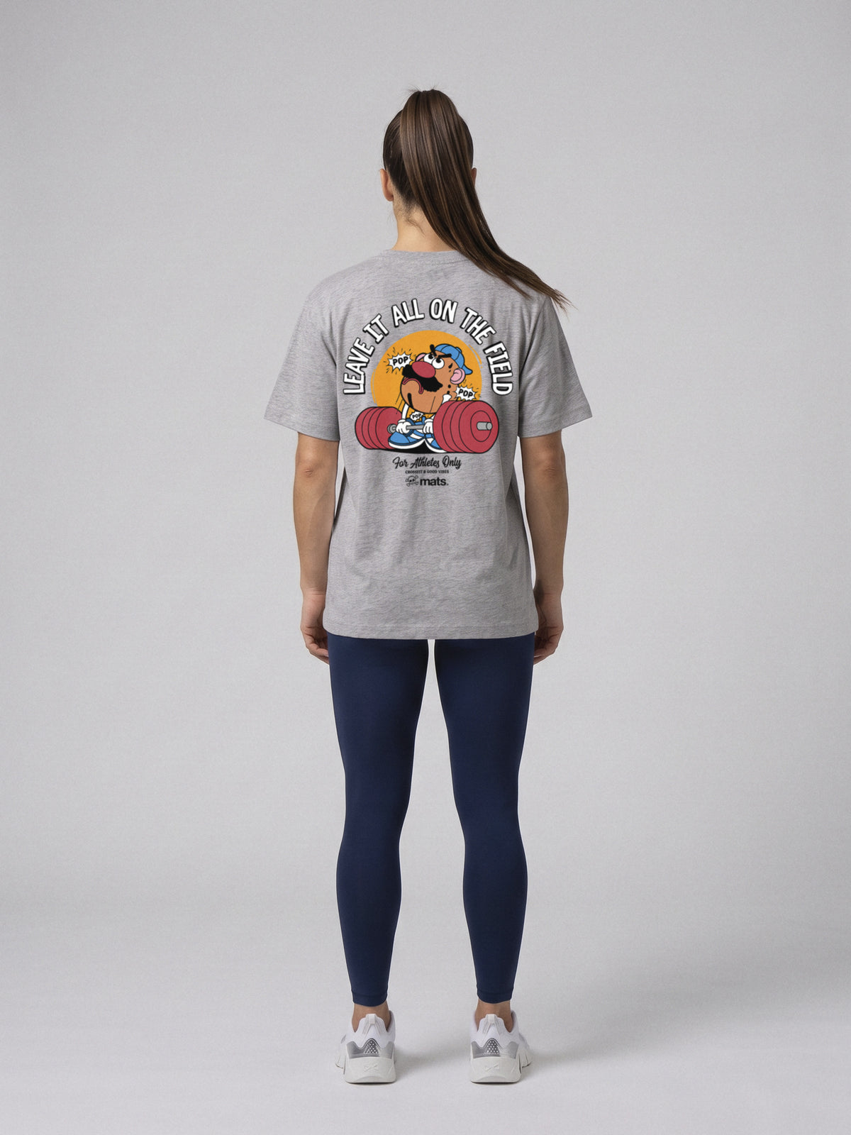 Mr Heavy - Leave It All On The Field - Oversize · Gris · modelo chica · espalda