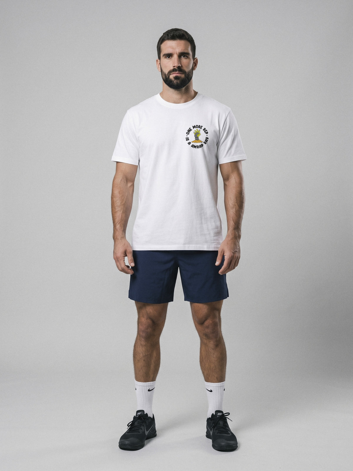 One More Rep - AMRAP Day - Regular Fit · Blanco · modelo chico · frente