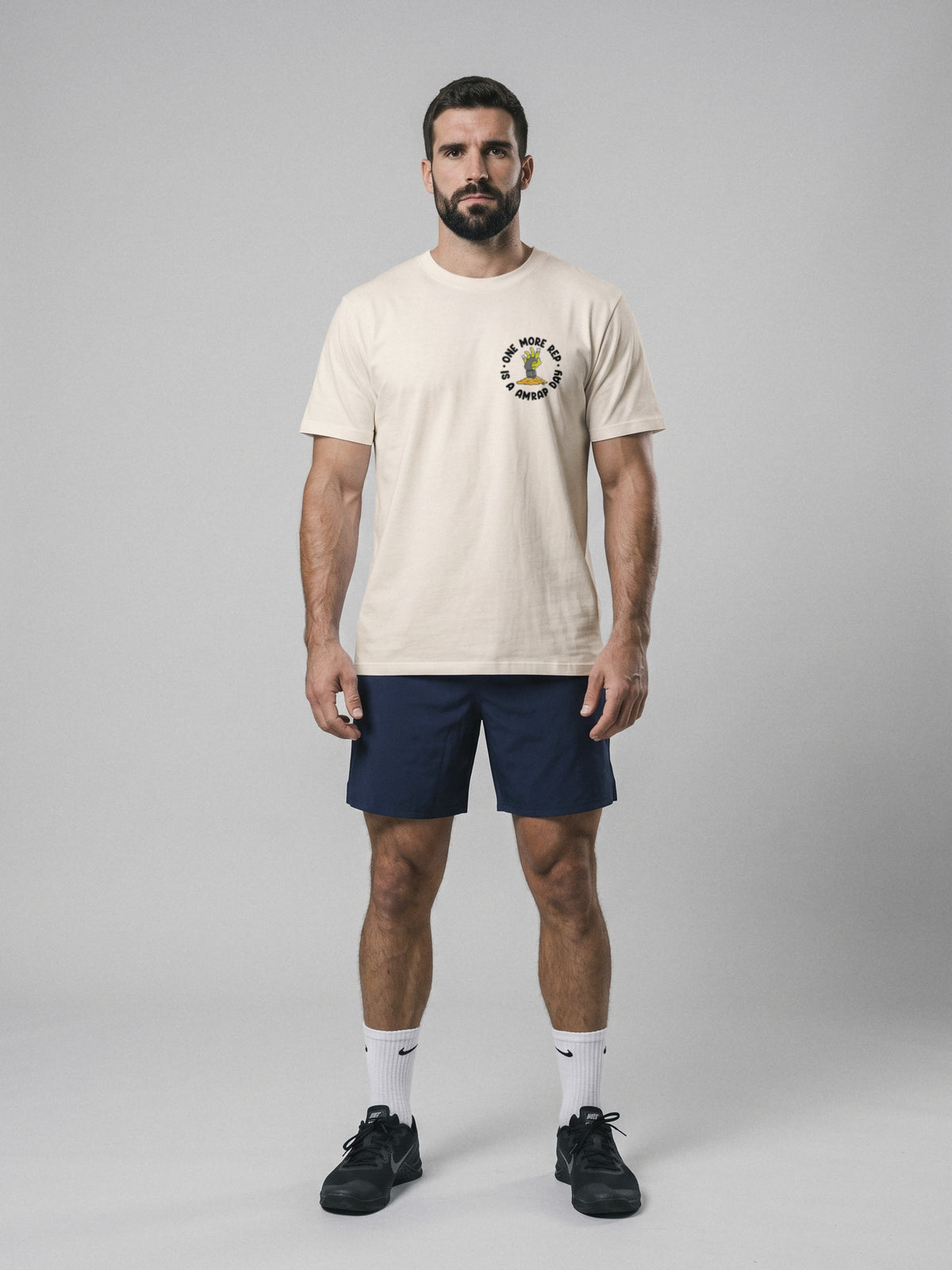 One More Rep - AMRAP Day - Regular Fit · Natural · modelo chico · frente