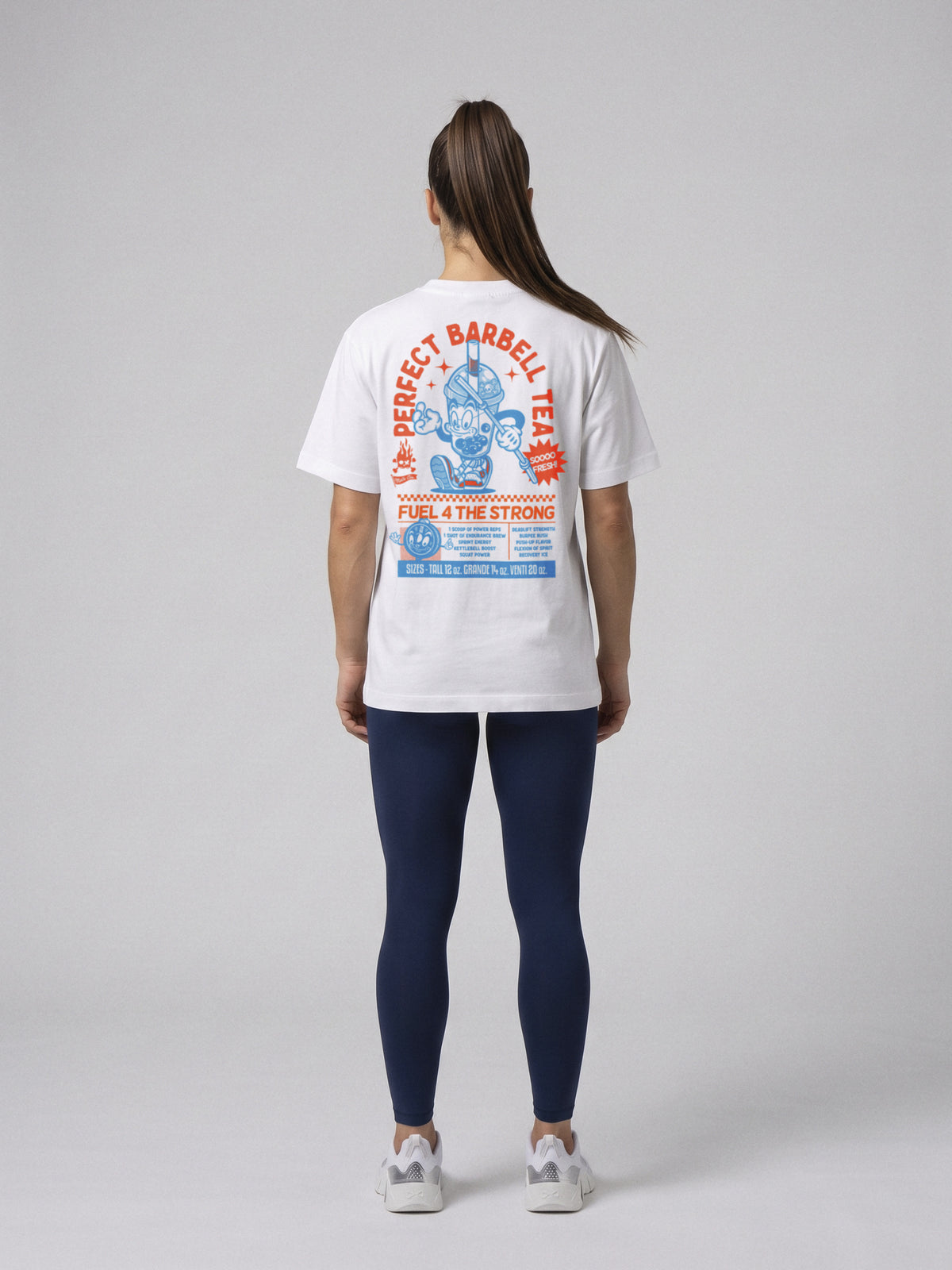 Perfect Barbell Tea - Oversize · Blanco · modelo chica · espalda