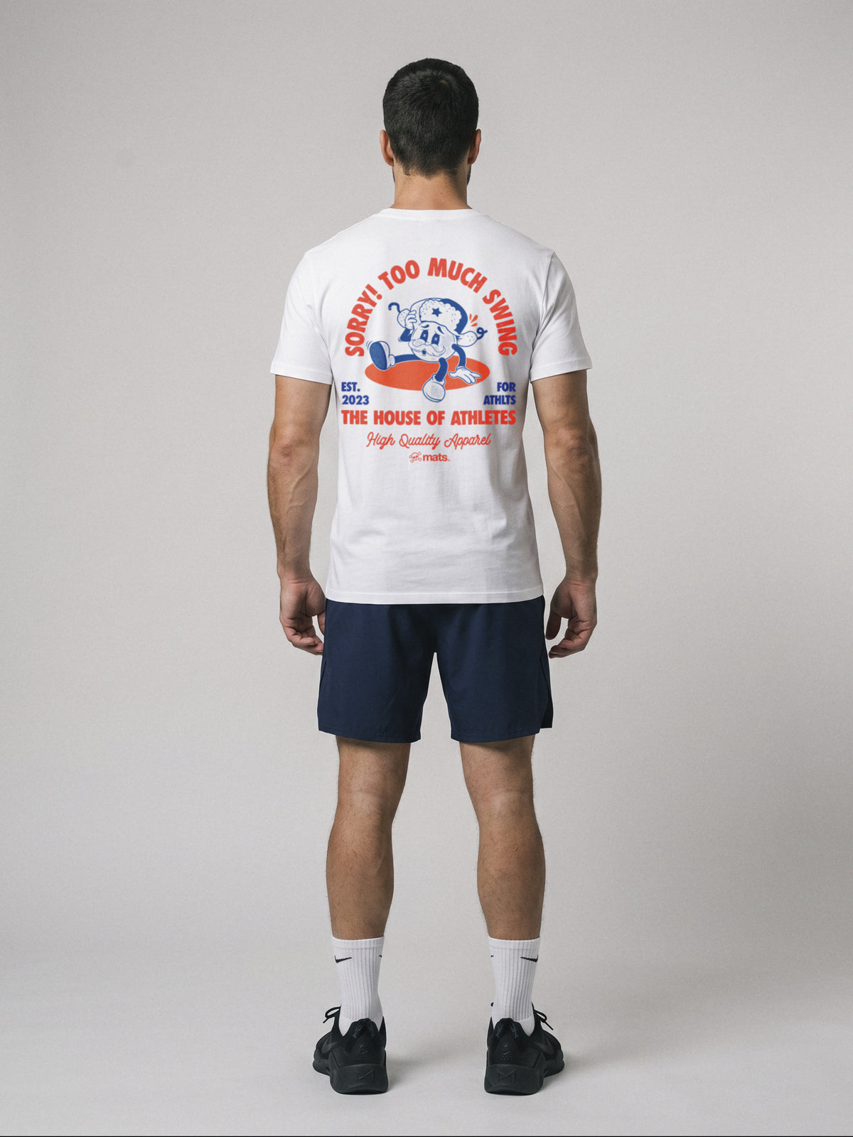 Too Much Swing - Regular Fit · Blanco · modelo chico · espalda