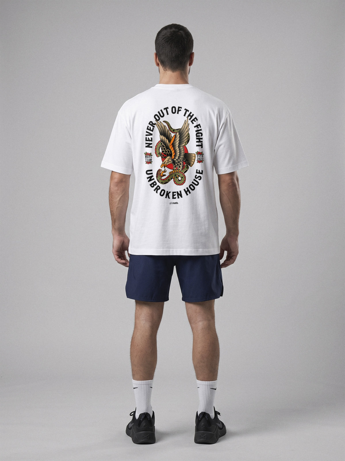 Unbroken House - Never Out Of The Fight - Oversize · Blanco · modelo chico · espalda