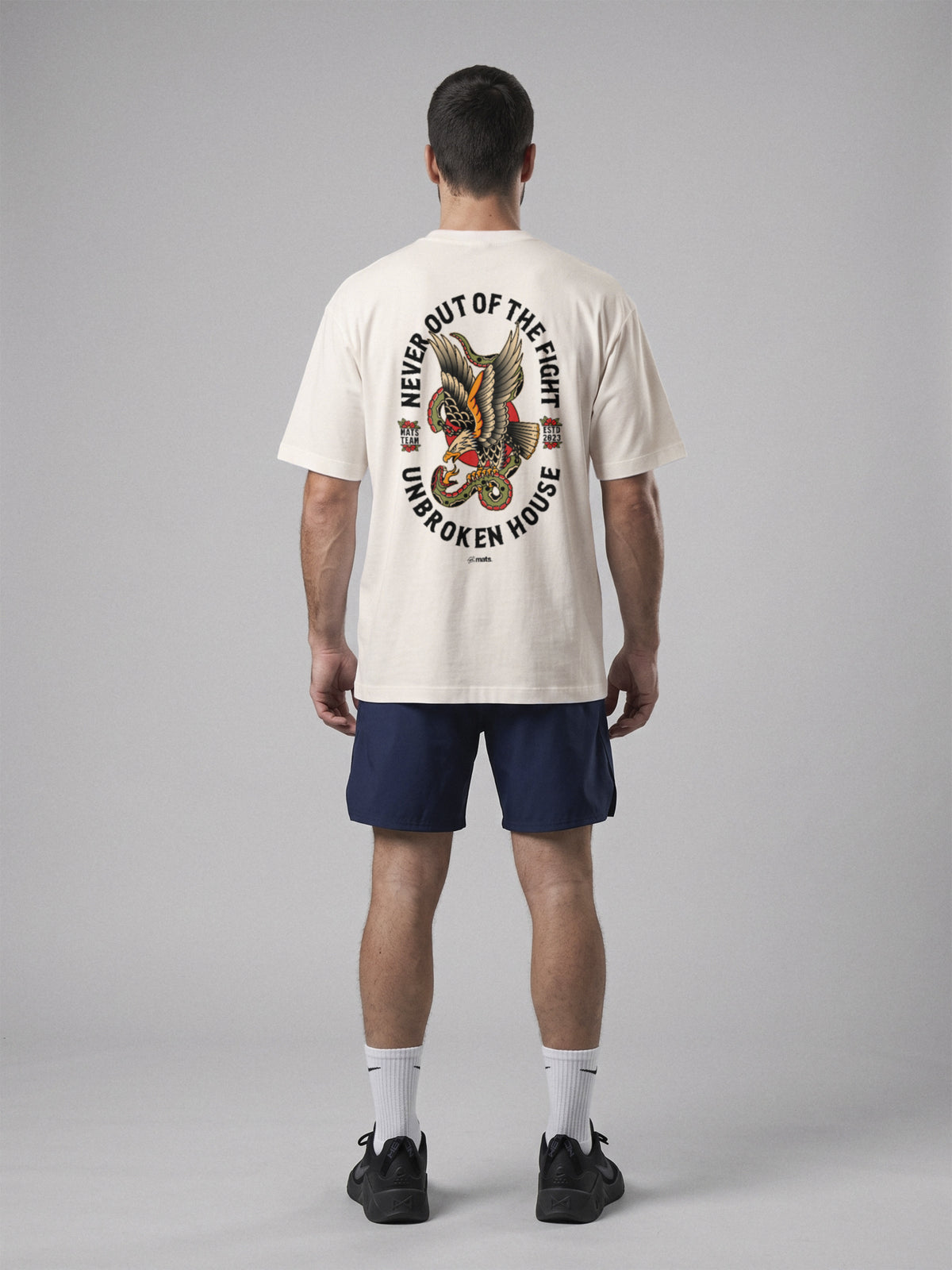 Unbroken House - Never Out Of The Fight - Oversize · Natural · modelo chico · espalda