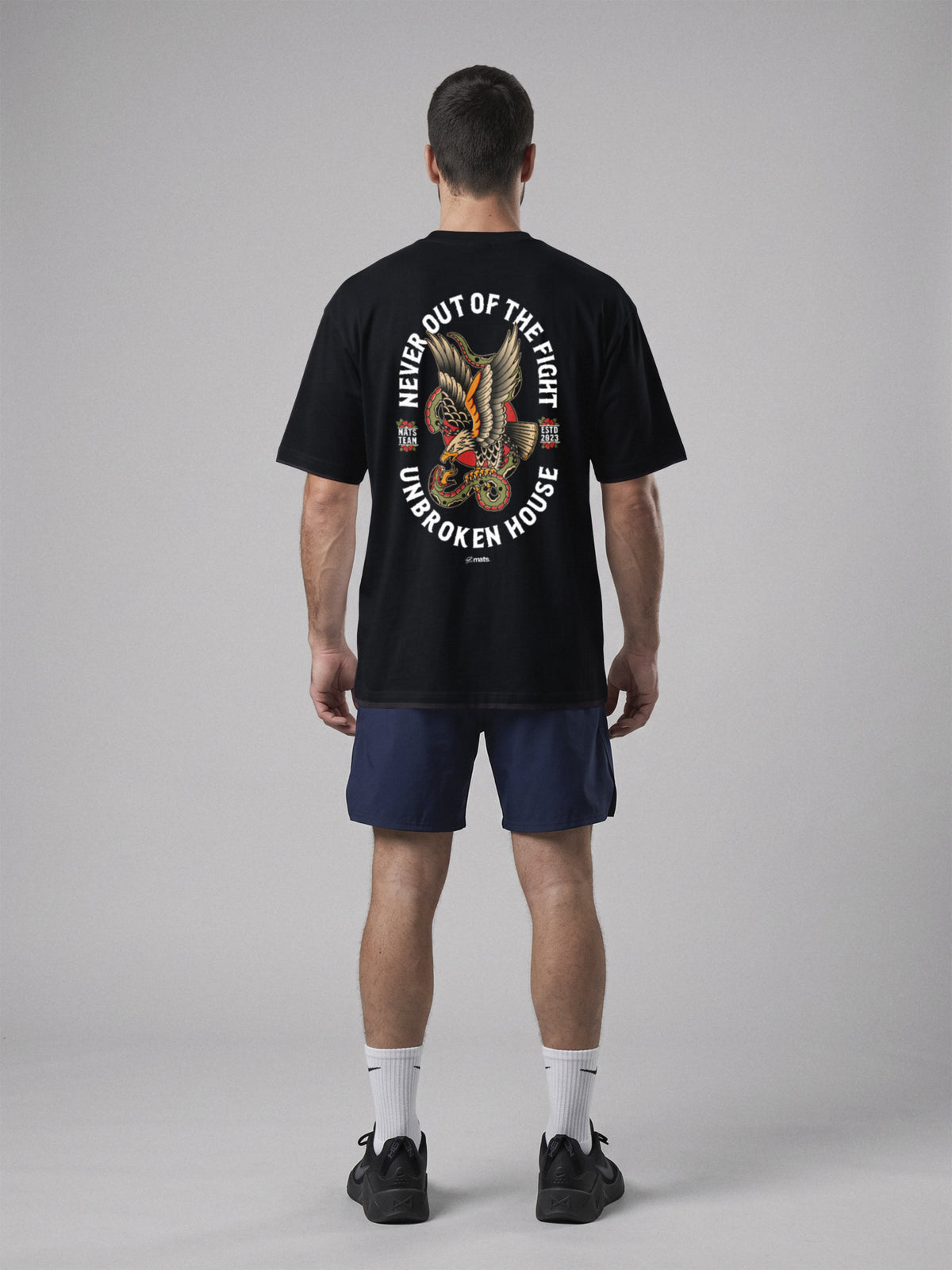 Unbroken House - Never Out Of The Fight - Oversize · Negro · modelo chico · espalda