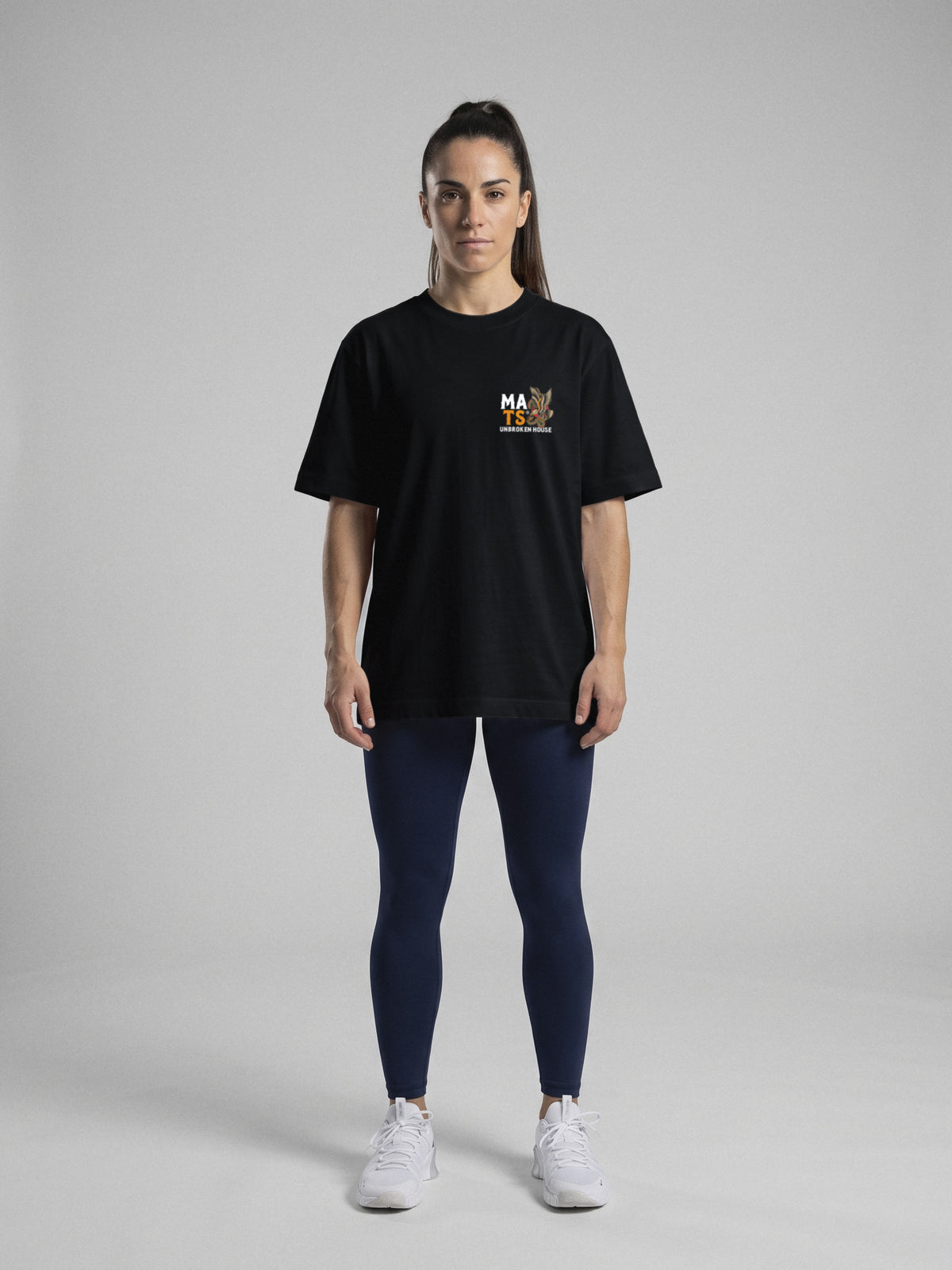 Unbroken House - Never Out Of The Fight - Oversize · Negro · modelo chica · frente