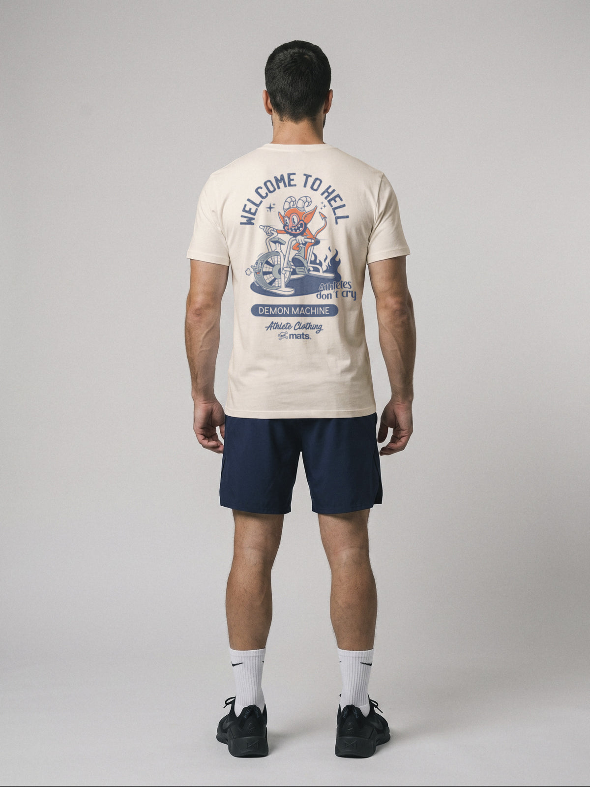 Wellcome To Hell - Regular Fit · Natural · modelo chico · espalda